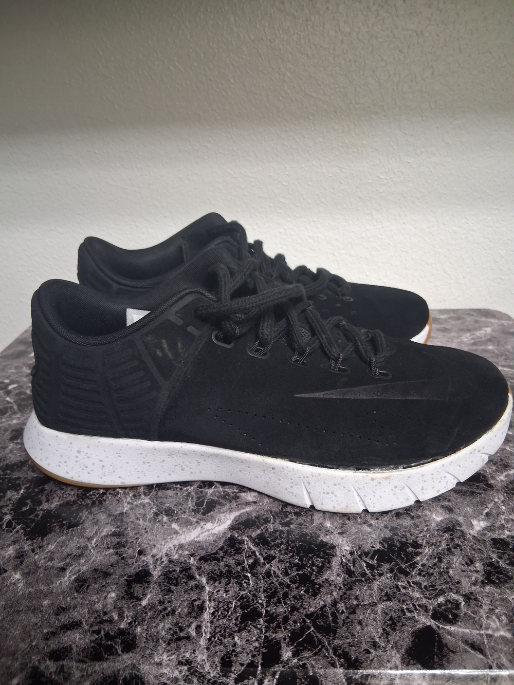 Mens Nike Black Lunarlon Suade Sneakers with White Speckled Sole Size 8